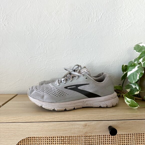 Brooks | Signal 3 Running Shoes in Grey & Silver (Style 120349-1B-059) - Picture 2 of 7